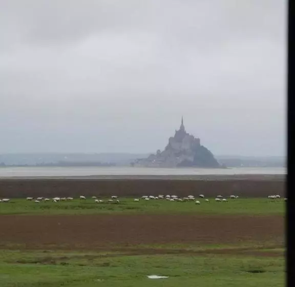 Majatalo Entre Mont St Michel Et Merveille