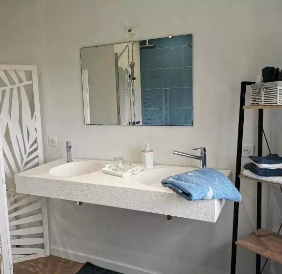 Majatalo Entre Mont St Michel Et Merveille