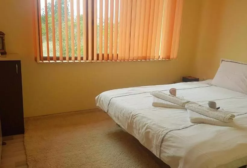 ペンション Malavi Guest House Krasen! Comfort&clean!