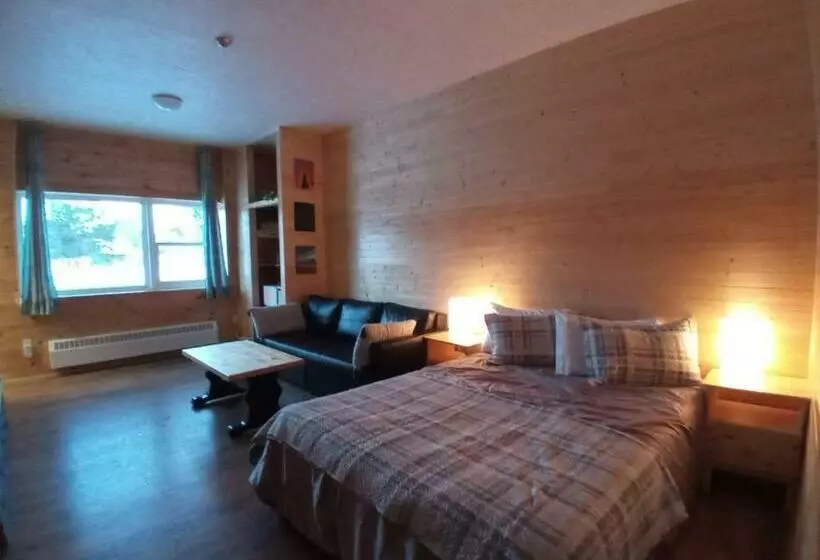 Majatalo Schoolhouse Inn