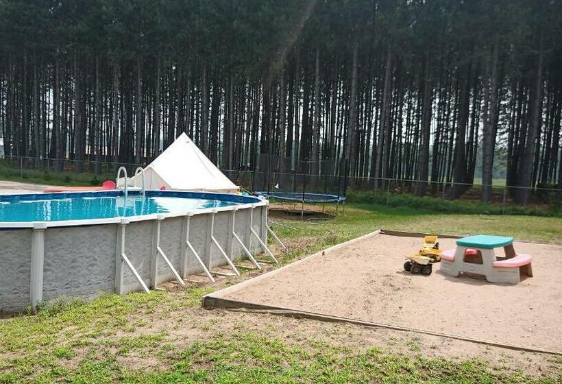 פנסיון Schoolhouse Inn