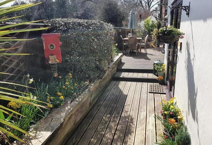 Пансион The Orchards Guest Suite