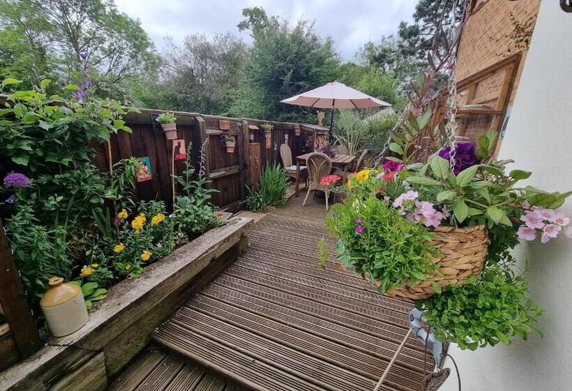 Пансион The Orchards Guest Suite