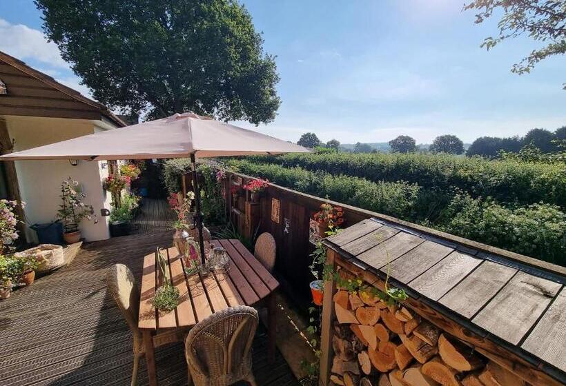 Пансион The Orchards Guest Suite