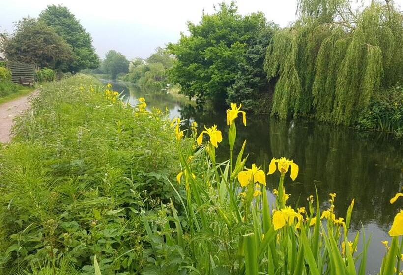 Пансион The Orchards Guest Suite