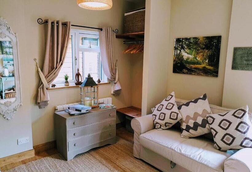 Пансион The Orchards Guest Suite