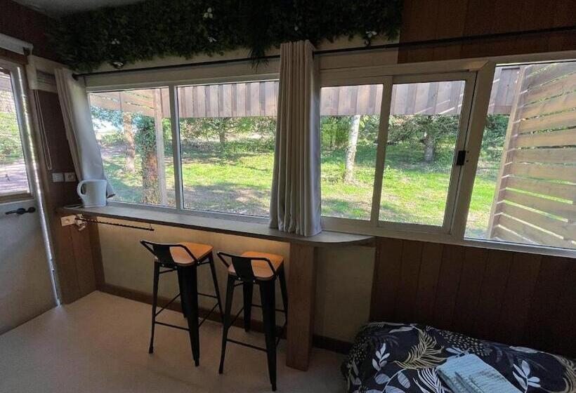 مبيت وإفطار La Cabane Du Champ Du Possible