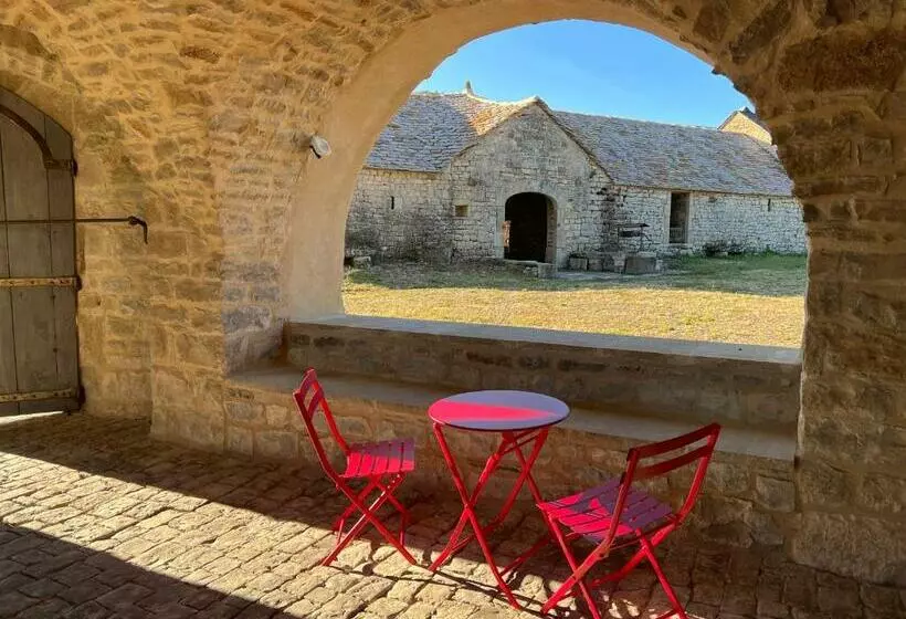 Aamiaismajoitus (B&B) Les Distinguées   Manoir De Bessodes