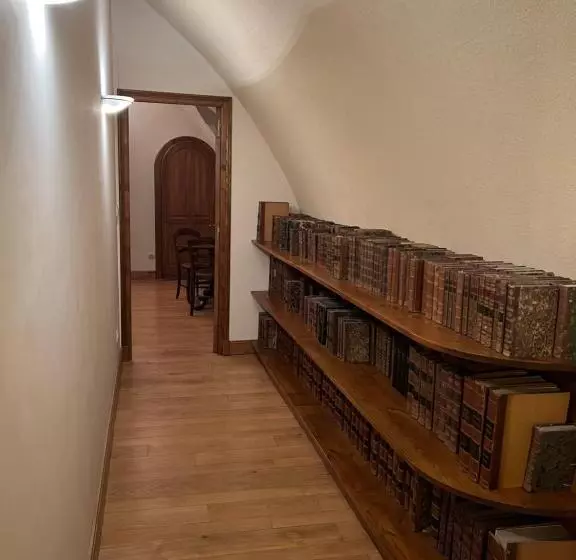 Aamiaismajoitus (B&B) Les Distinguées   Manoir De Bessodes