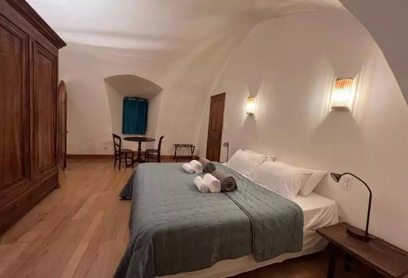 Aamiaismajoitus (B&B) Les Distinguées   Manoir De Bessodes