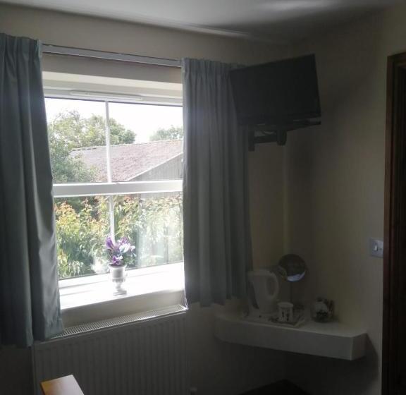 住宿加早餐  The Old School