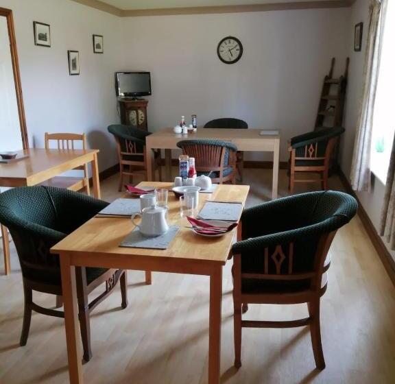 住宿加早餐  The Old School