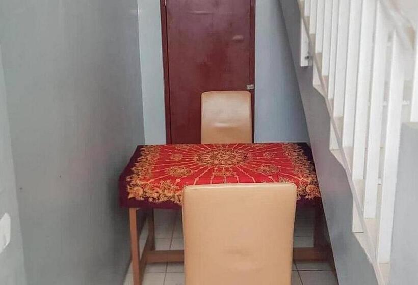 בית מלון כפרי Kai Homestay Near Anyer Beach Redpartner