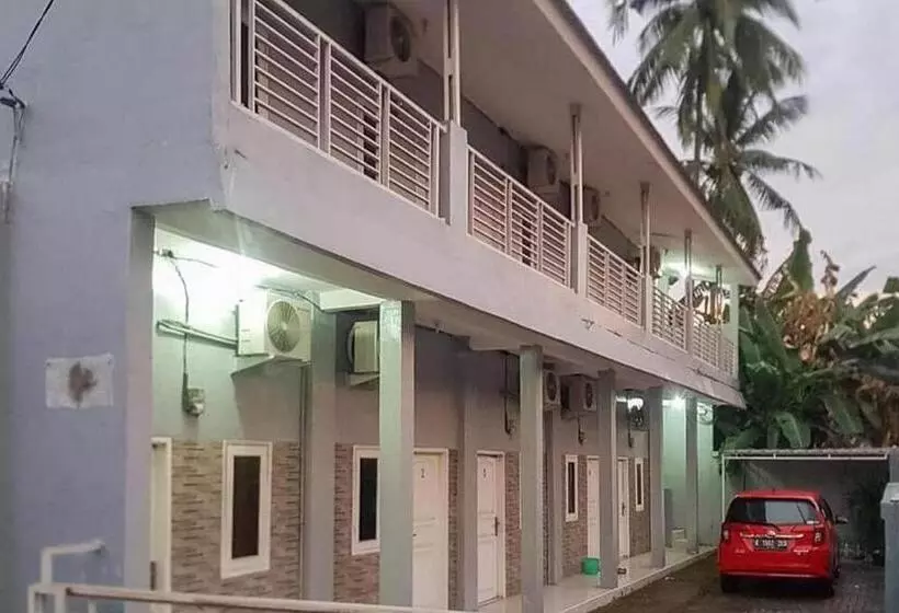 ホテル Kai Homestay Near Anyer Beach Redpartner
