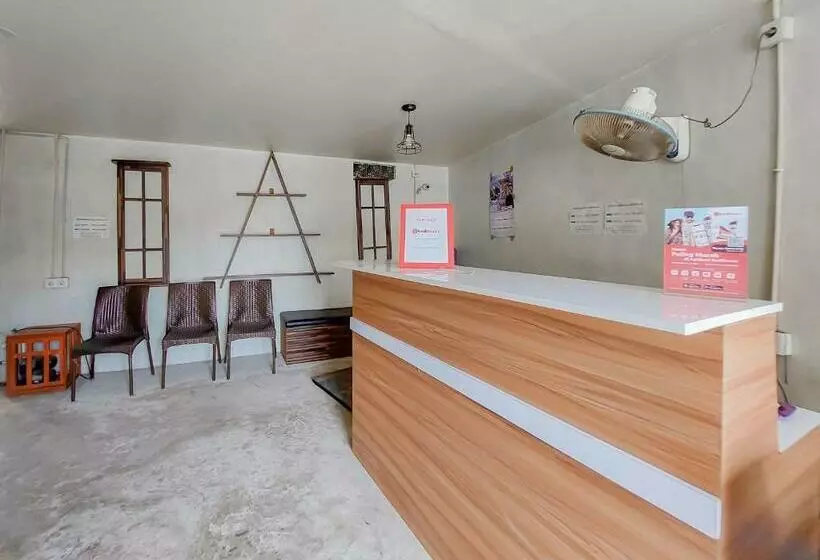 Hotelli Reddoorz At Cempaka Guesthouse Tarakan