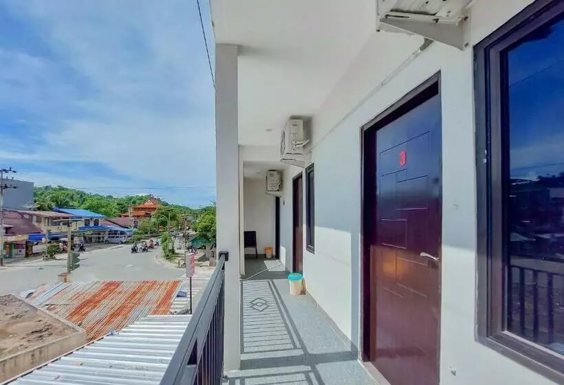 Hotelli Reddoorz At Cempaka Guesthouse Tarakan