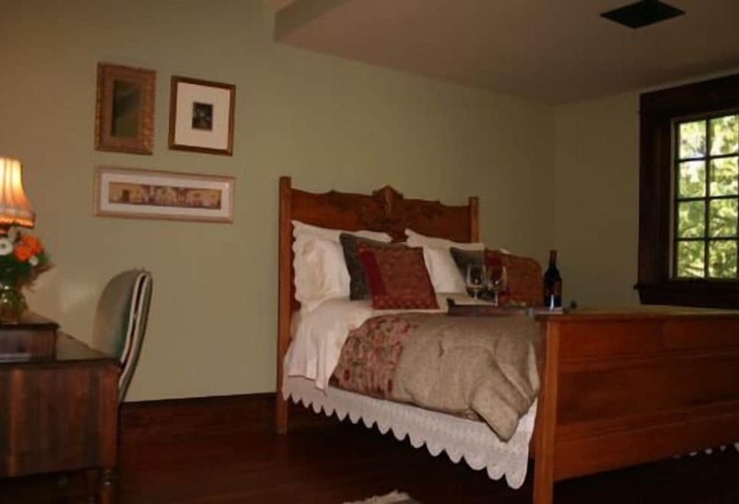 Отель Fearn Lodge