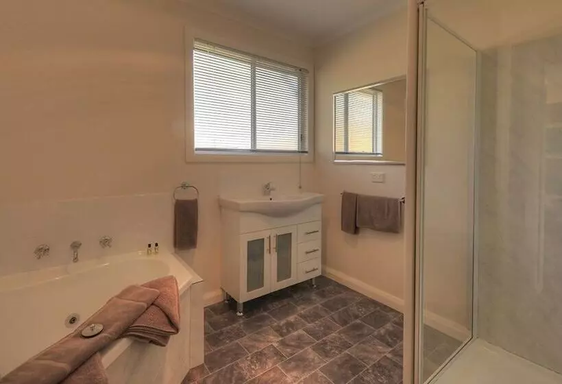 Hotelli Highland Cabins And Cottages