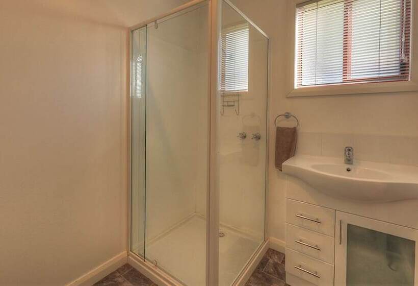 Отель Highland Cabins And Cottages