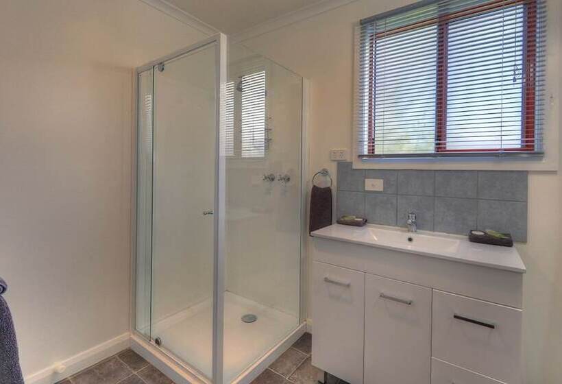 Отель Highland Cabins And Cottages