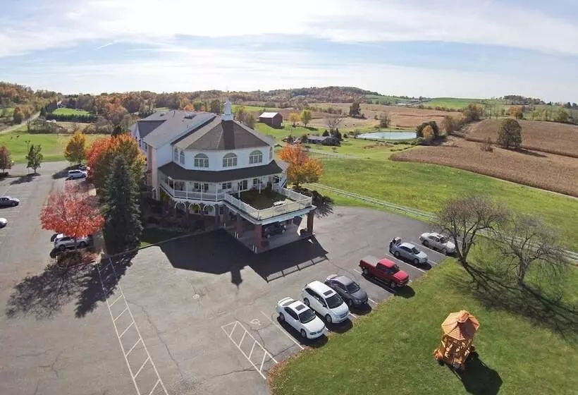 Hotelli Inn At Amish Door