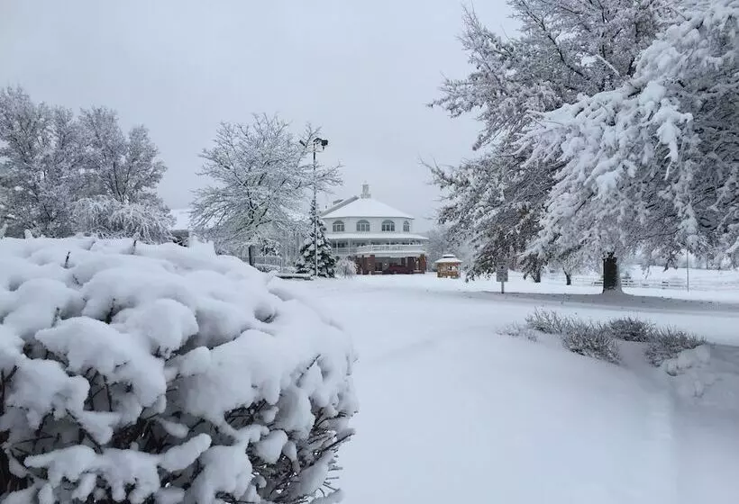 Hotelli Inn At Amish Door