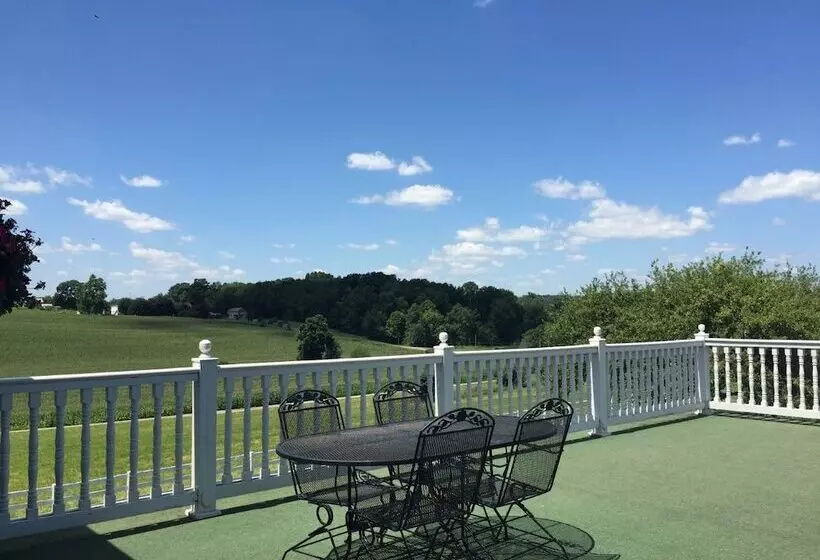 Hotelli Inn At Amish Door