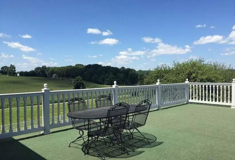 Hotelli Inn At Amish Door