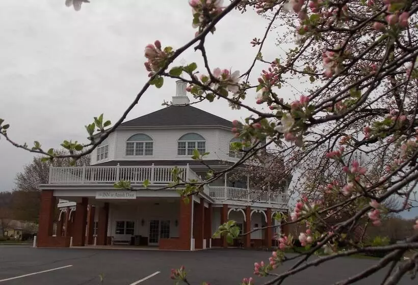 Hotelli Inn At Amish Door