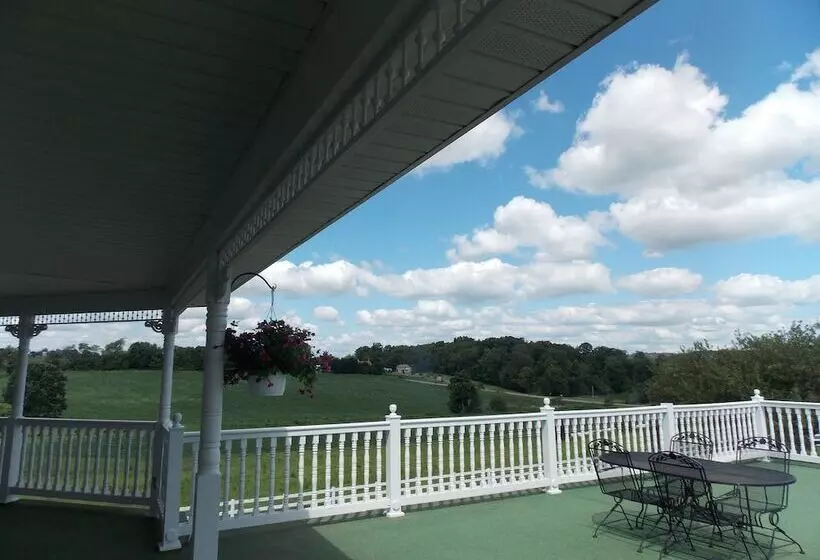 Hotelli Inn At Amish Door