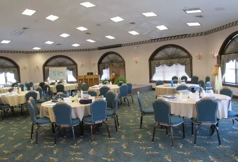 Hotelli Inn At Amish Door