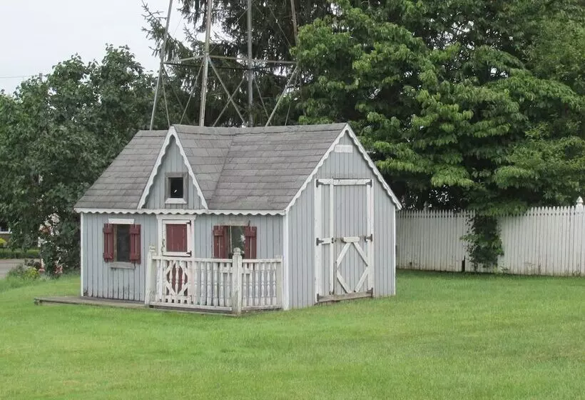 Hotelli Inn At Amish Door