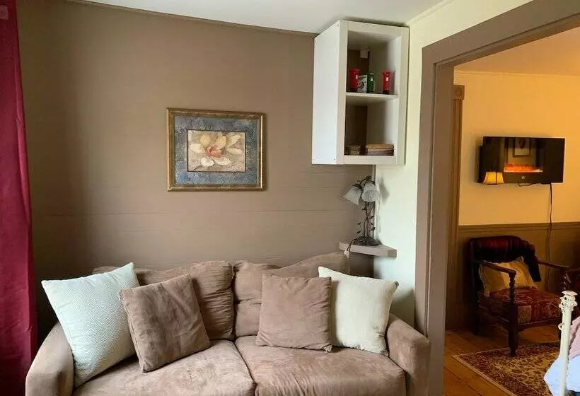 Hotelli The Birchwood Inn