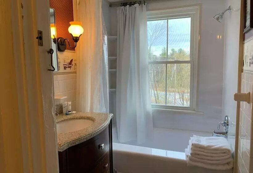 Hotelli The Birchwood Inn