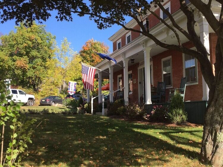 호텔 The Birchwood Inn