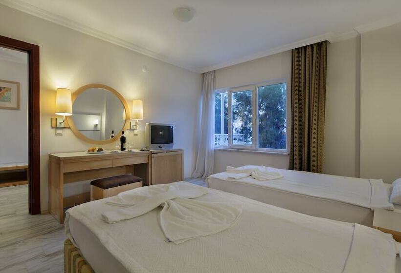 فندق Club Wasa Holiday Village All Inclusive