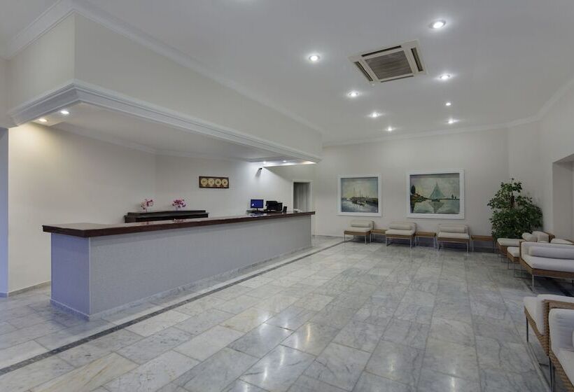 فندق Club Wasa Holiday Village All Inclusive