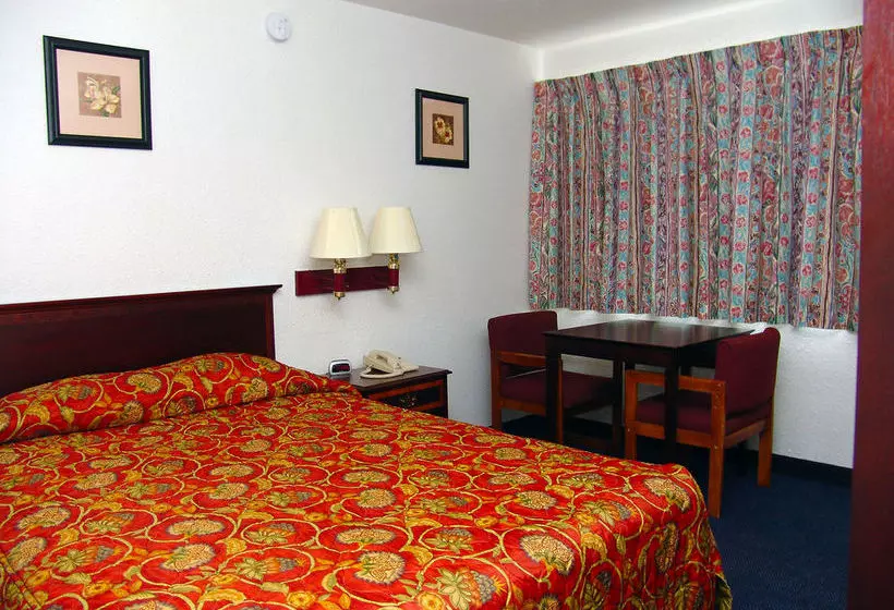 هتل Quad City Inn