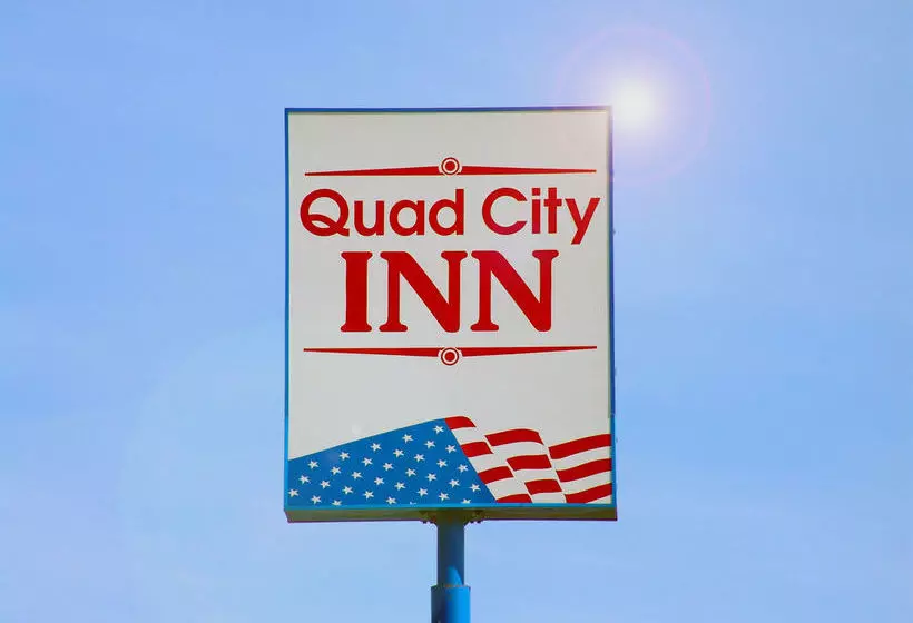 هتل Quad City Inn
