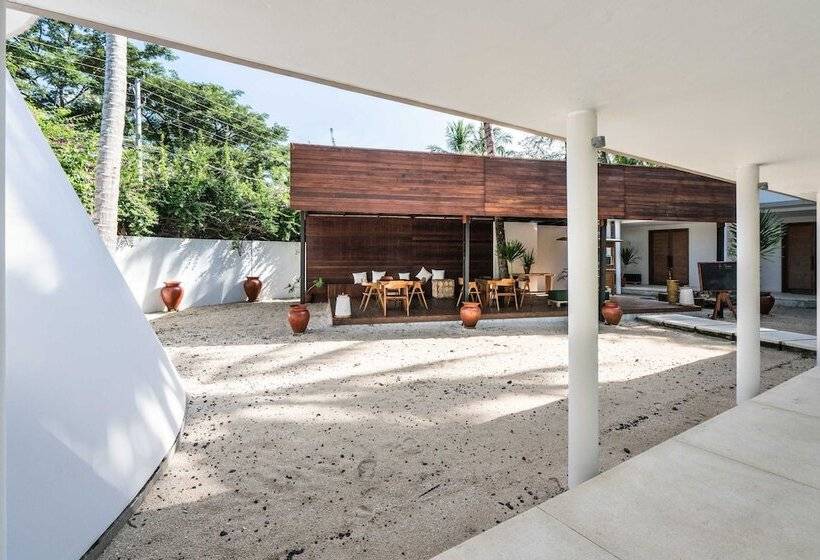 בית מלון כפרי Svarga Resort Lombok