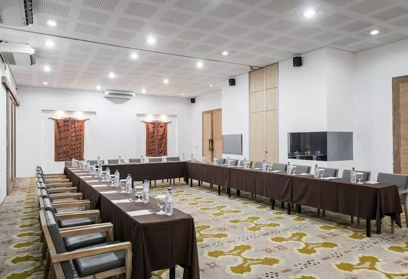 Отель Svarga Resort Lombok