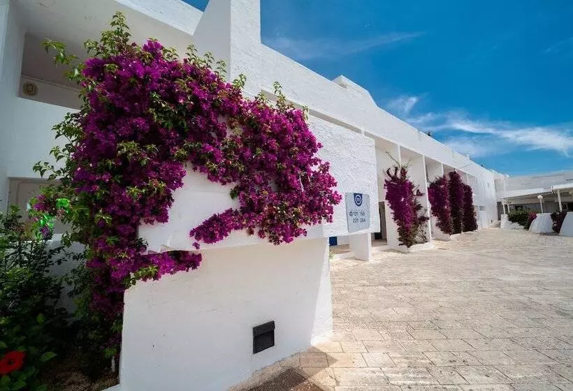 בית מלון כפרי Th Ostuni   Ostuni Village