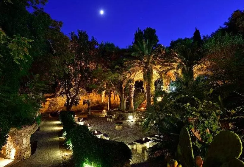 בית מלון כפרי Th Ostuni   Ostuni Village