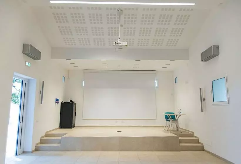 בית מלון כפרי Th Ostuni   Ostuni Village