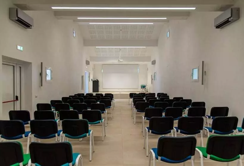 בית מלון כפרי Th Ostuni   Ostuni Village