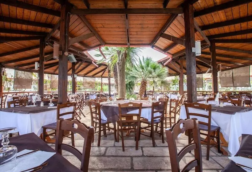 בית מלון כפרי Th Ostuni   Ostuni Village