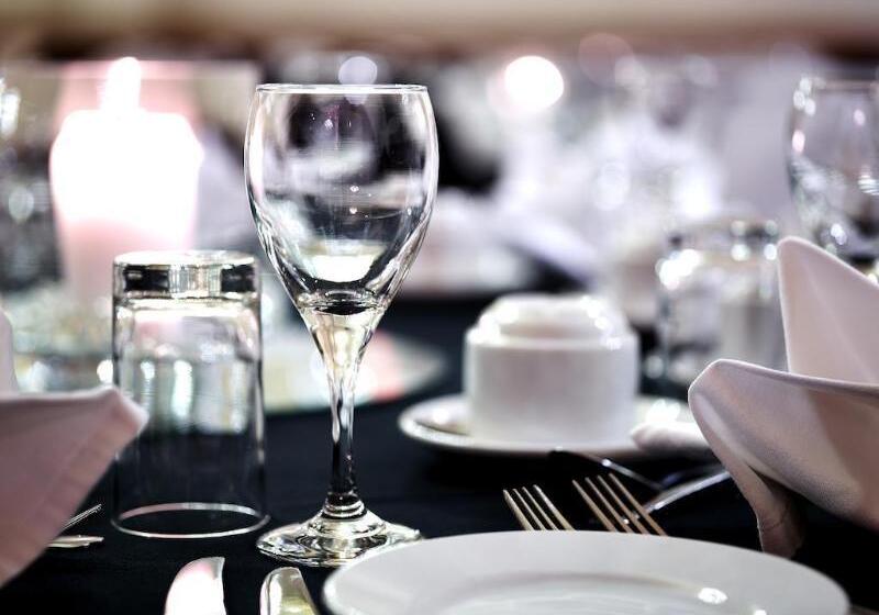 Отель The Briar Court