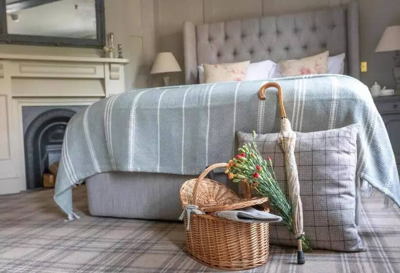 فندق The Running Horses