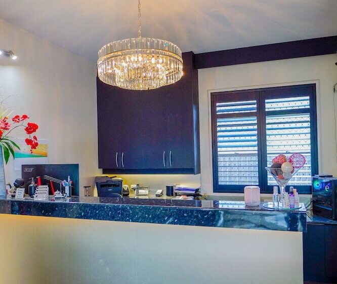 모텔 Abbotsleigh Motor Inn