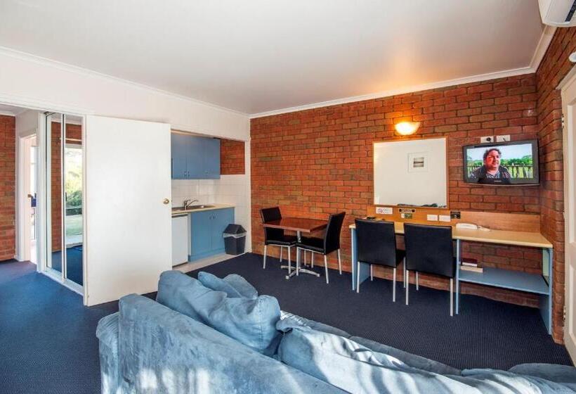 Torquay Tropicana Motel